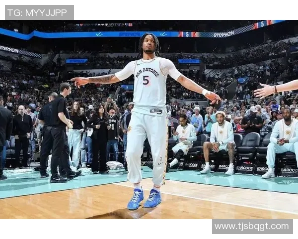 卡斯尔首战砍下20分5篮板5助攻 成马刺自以来首位核心球员